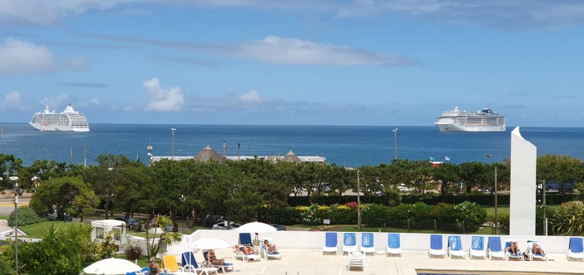 Venta - Apartamento - Punta del Este - 3 dormitorios y servicio - Todos los Servicios