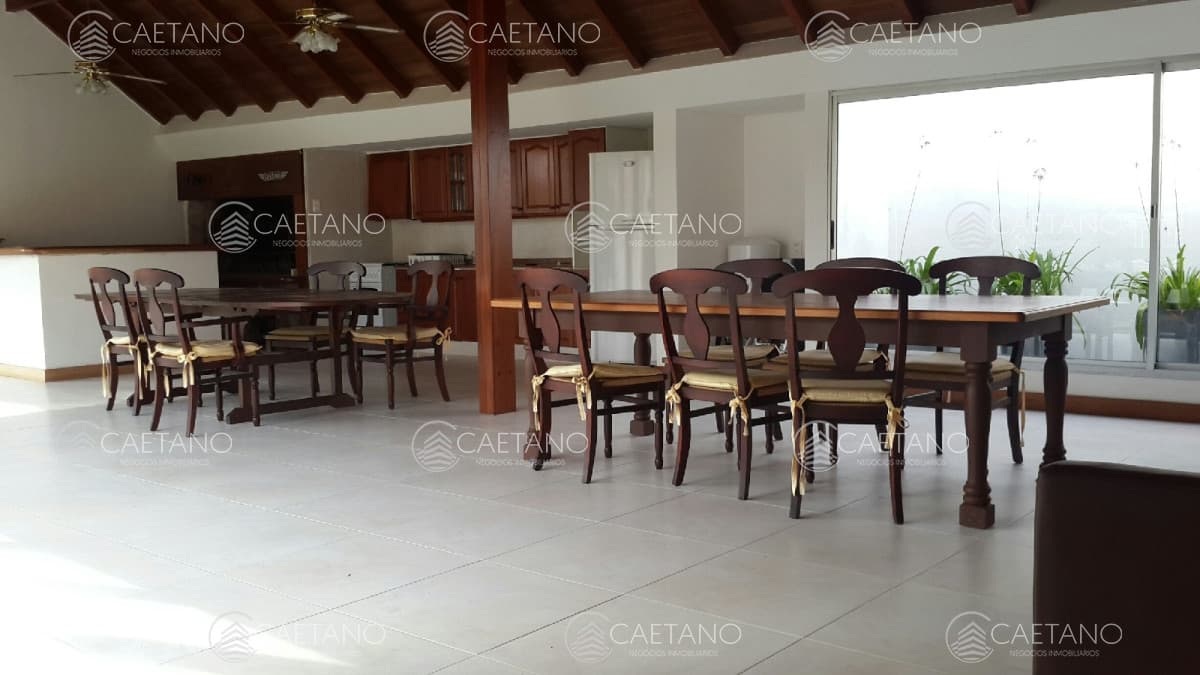 Importante Casa en Playa Mansa 5 dormitorios gran parque. — foto 3