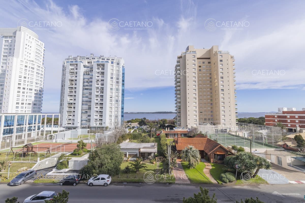 ALQUILER APARTAMENTO TRES DORMITORIOS PUNTA DEL ESTE EDIFICIO GALA TOWER — foto 2