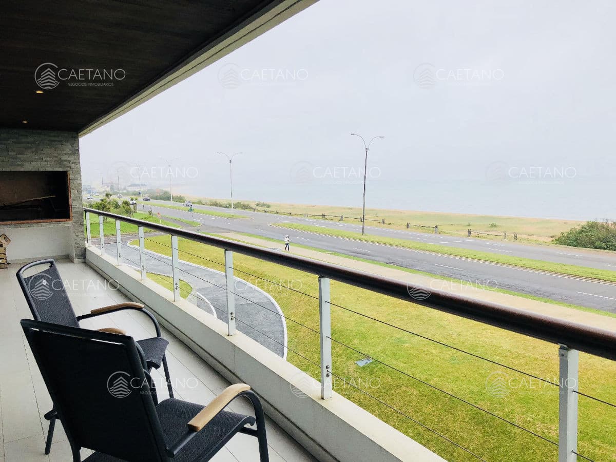 Isabel apartamento en venta 3 dormitorios más dependencia Vista al mar Piscina - Playa Mansa Punta del Este