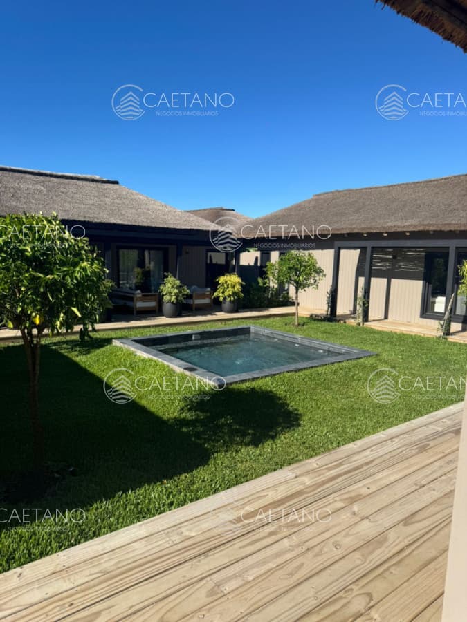 Alquiler anual de espectacular casa 5 dormitorios a estrenar en barrio privado Puerto Quetzal en la Barra Punta del este — foto 3