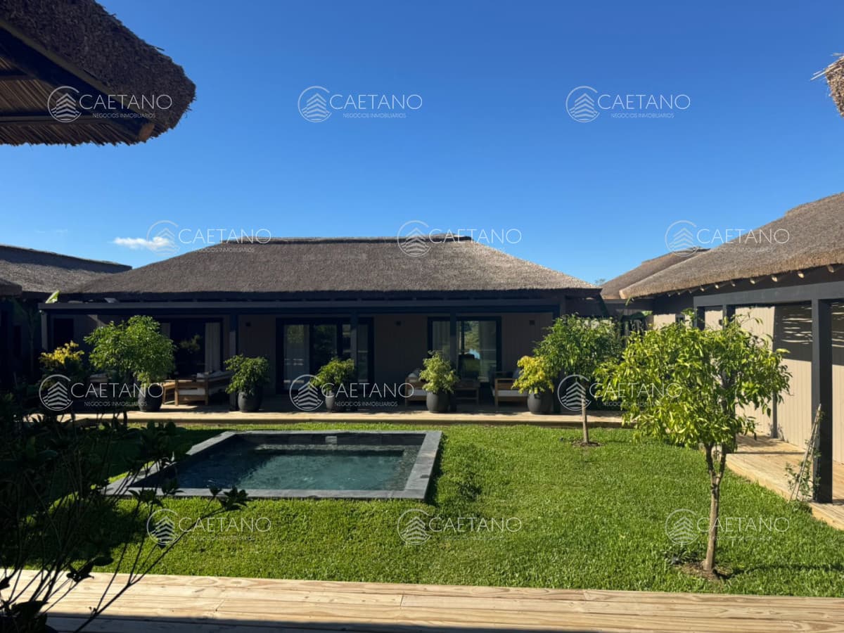 Alquiler anual de espectacular casa 5 dormitorios a estrenar en barrio privado Puerto Quetzal en la Barra Punta del este