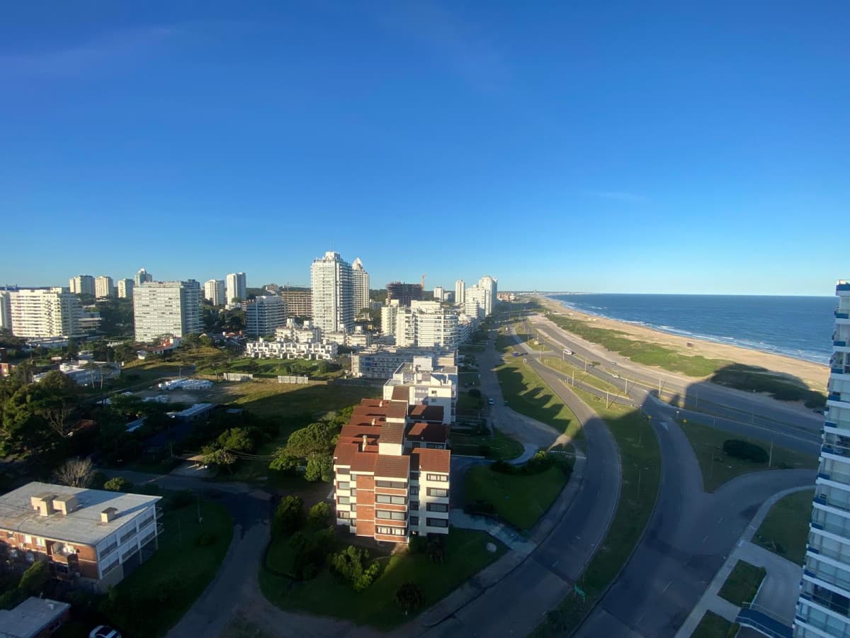 Apartamento 3 dormitorios en alquiler temporal,. Playa Brava, Punta del Este