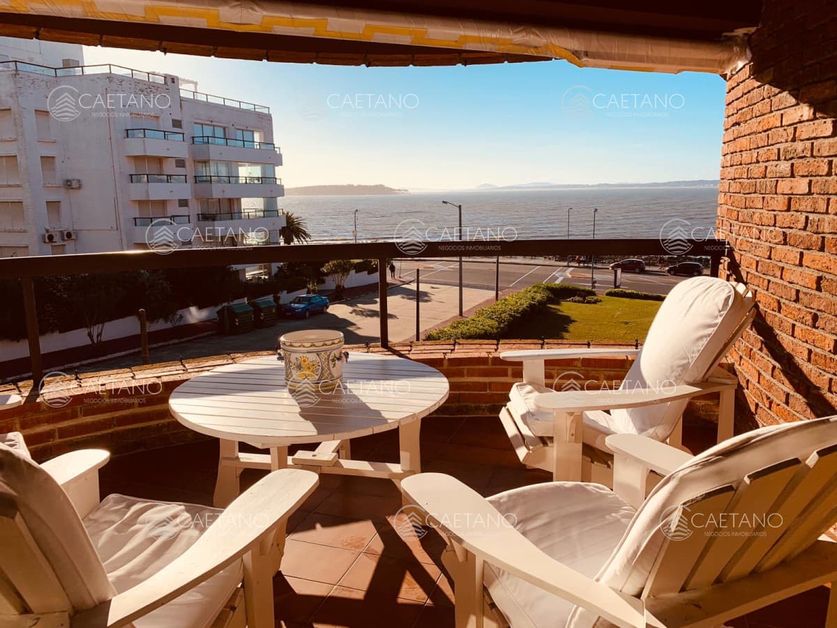 APARTAMENTO EL TANO, PRIMERA LÍNEA AL MAR