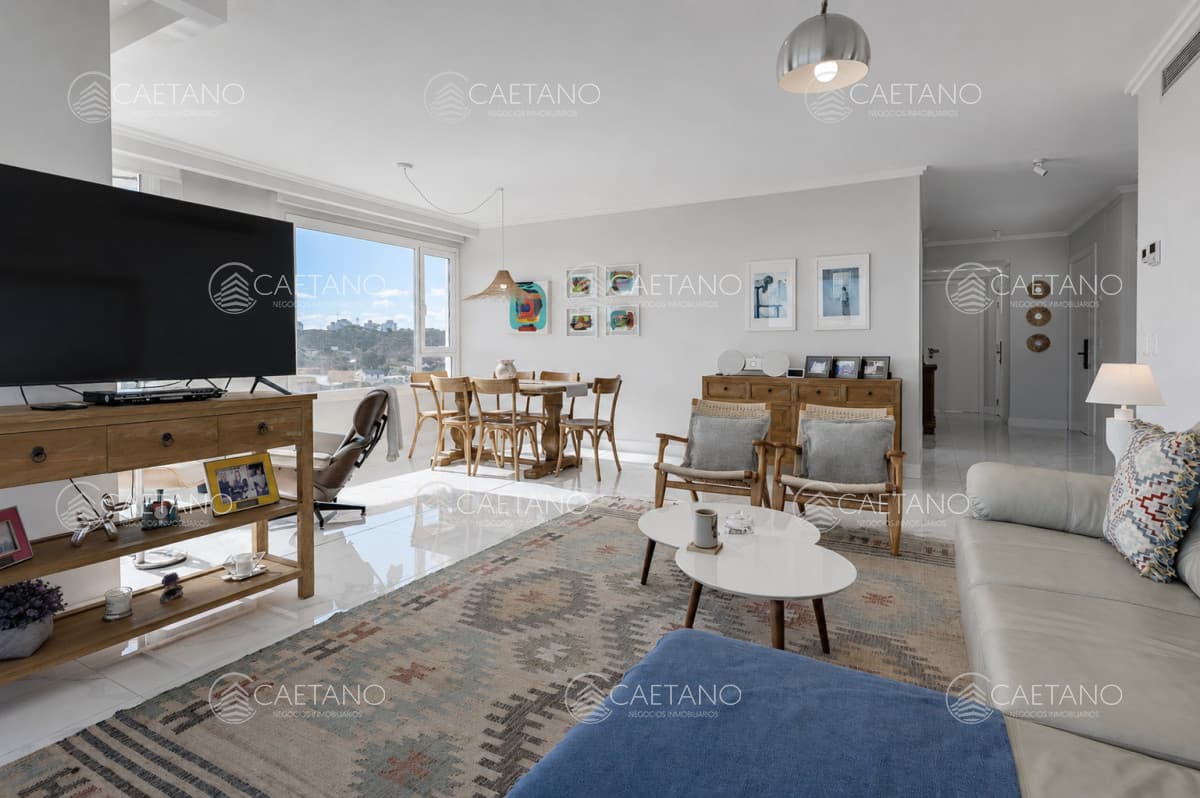 Apartamento en primera linea de Playa Mansa edificio de gran categoría — foto 2