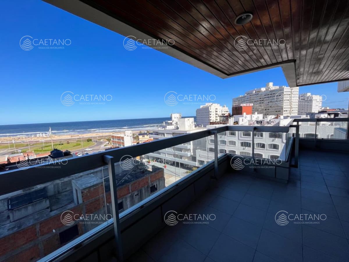 APARTAMENTO EN ALQUILER 3 DORMITORIOS Y DEPENDENCIA PRIMERA LINEA MANSA!!