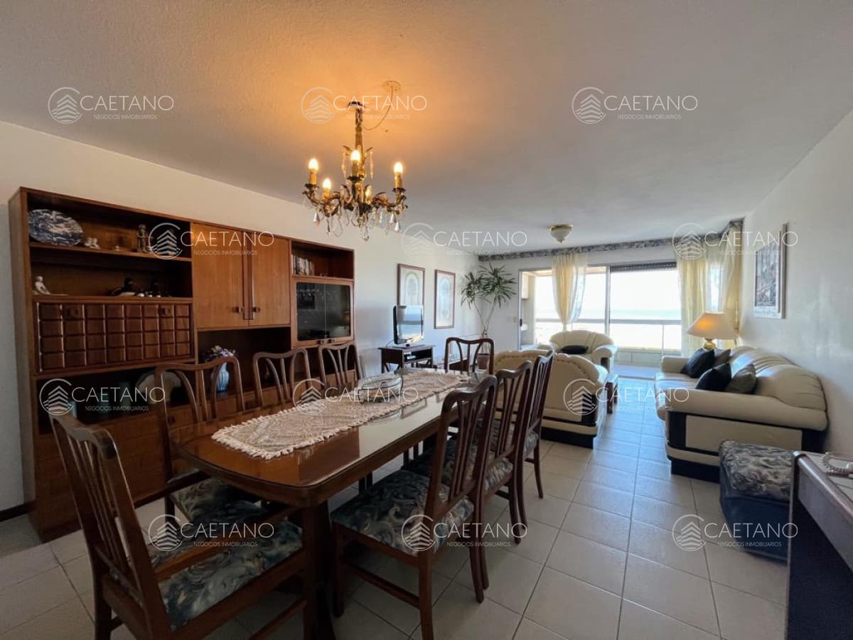 APARTAMENTO EN ALQUILER 3 DORMITORIOS Y DEPENDENCIA PRIMERA LINEA MANSA!! — foto 3