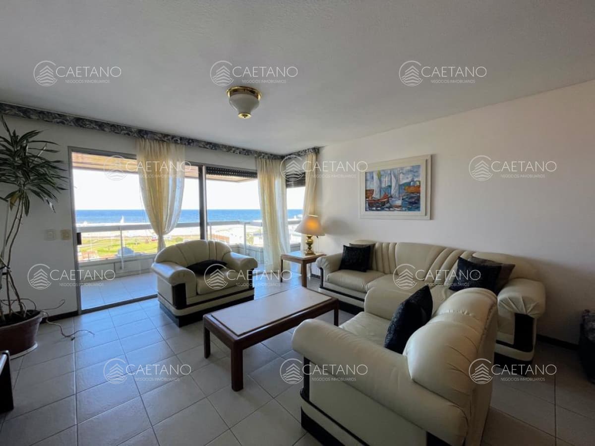 APARTAMENTO EN ALQUILER 3 DORMITORIOS Y DEPENDENCIA PRIMERA LINEA MANSA!! — foto 2