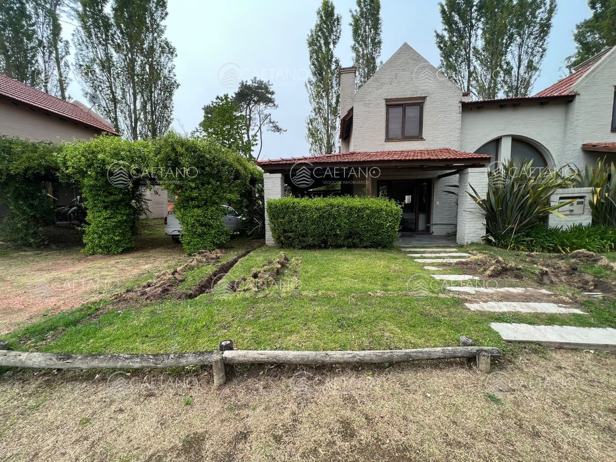 Venta Casa, En Barrio Privado Parque Pinares 2 Dormitorios