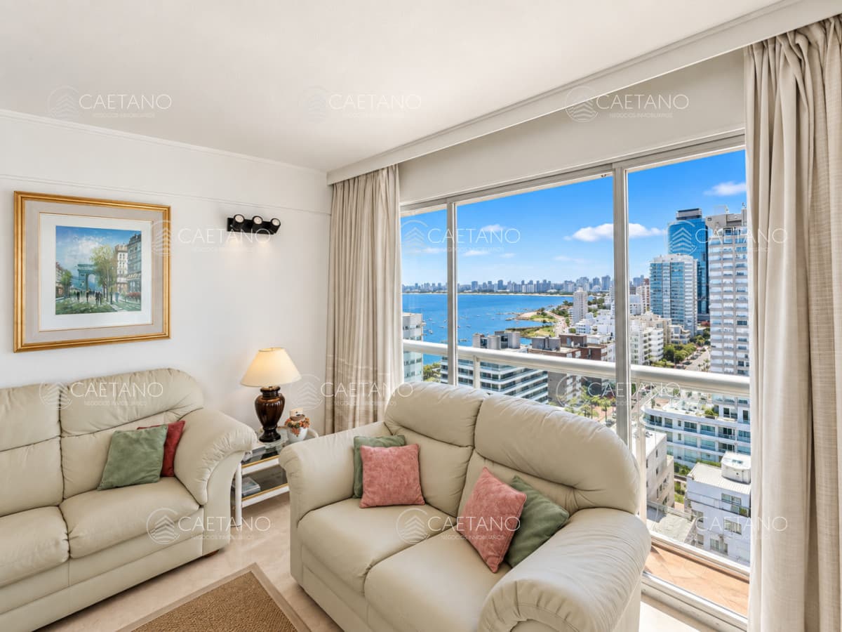 Apartamento en Venta y Alquiler, Peninsula, Punta del Este, 2 Dormitorios.