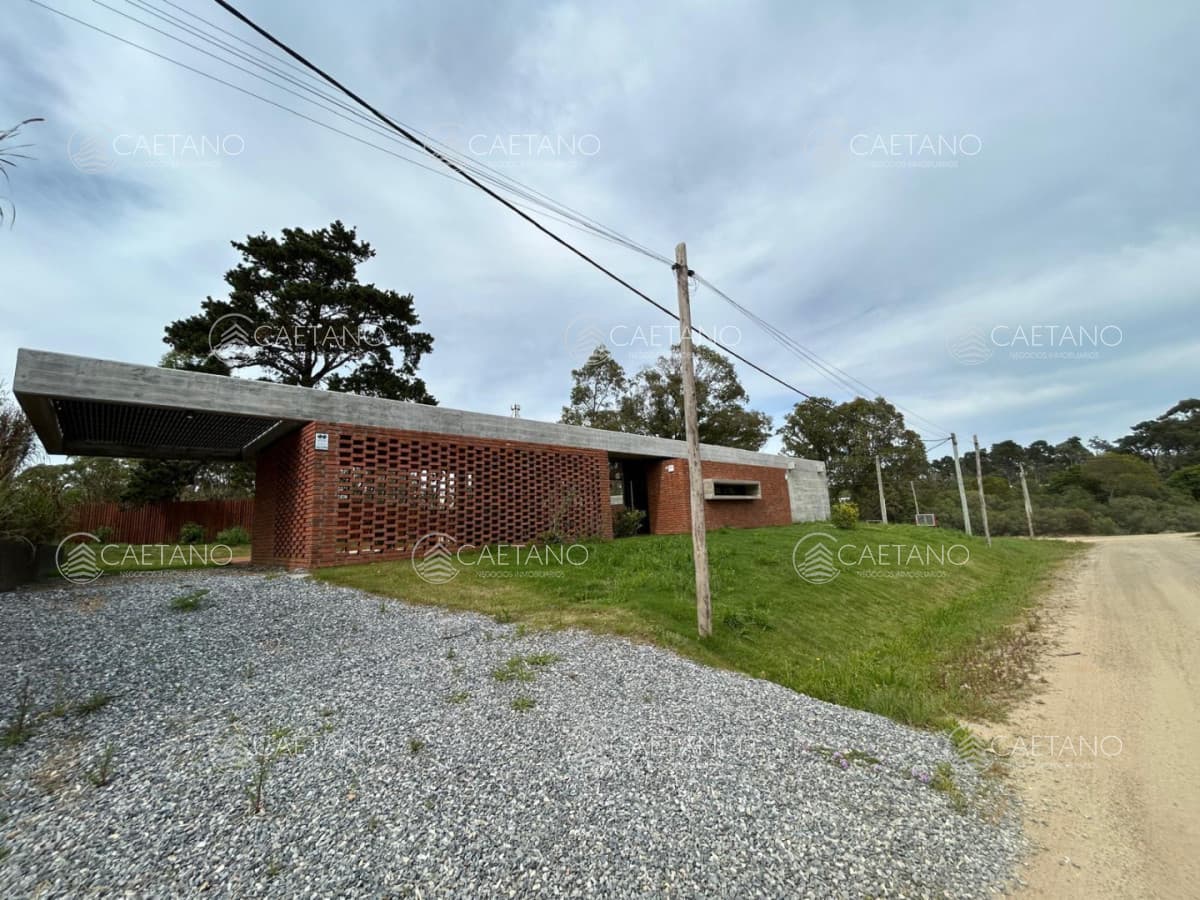 Venta Casa a estrenar en Punta Colorada