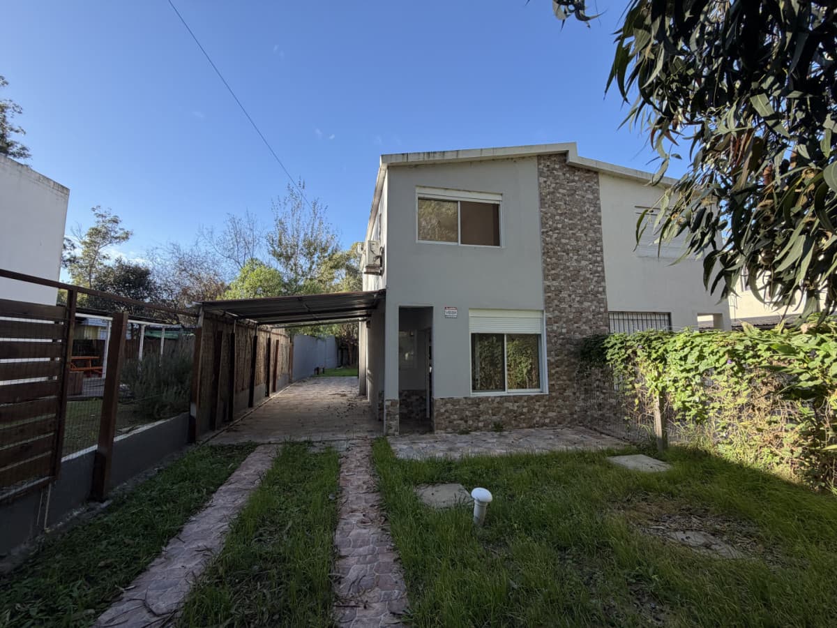 Oportunidad en Bella Vista - Casa Amueblada de 2 Dormitorios con Parrillero y Cochera