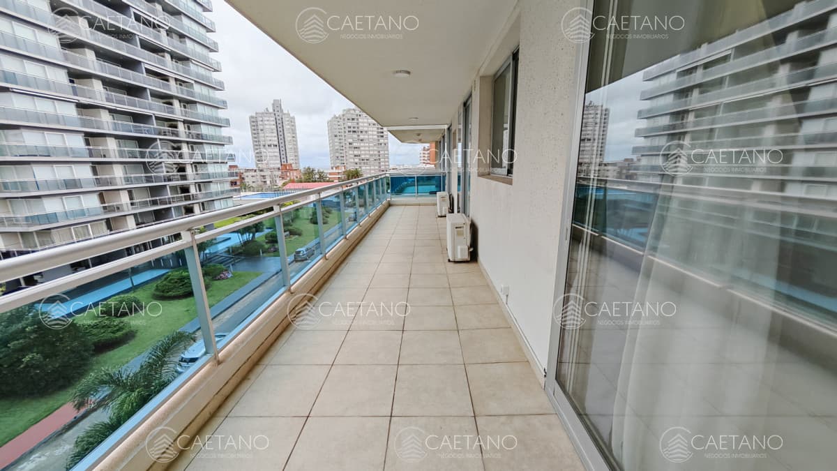 Alquiler anual apartamento de 2 dormitorios en Punta del este