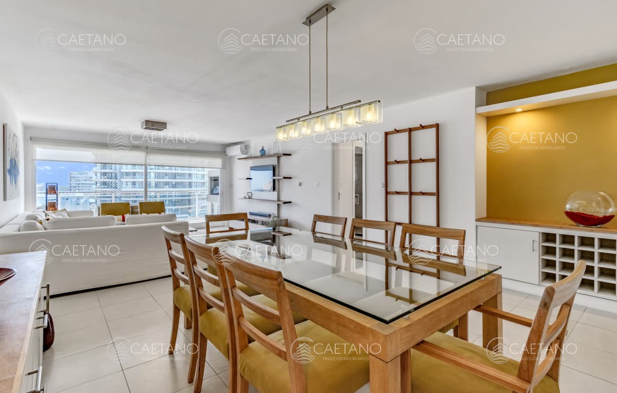 Apartamento de 3 dormitorios en alquiler de Verano , Punta del Este , Playa Brava — foto 2