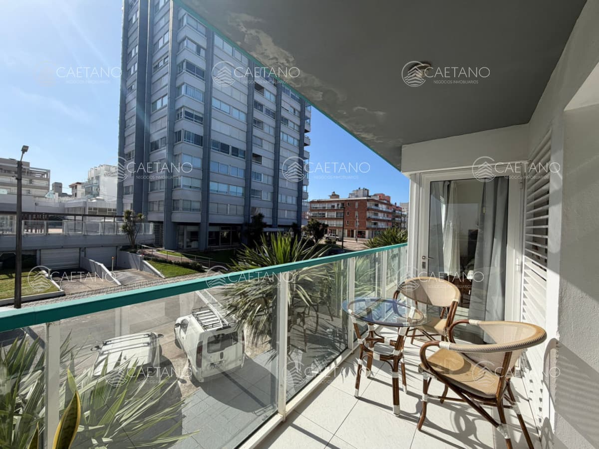 Apartamento de 1 dormitorio en Venta en Punta del este , Península , Bajos gastos a pasos del mar