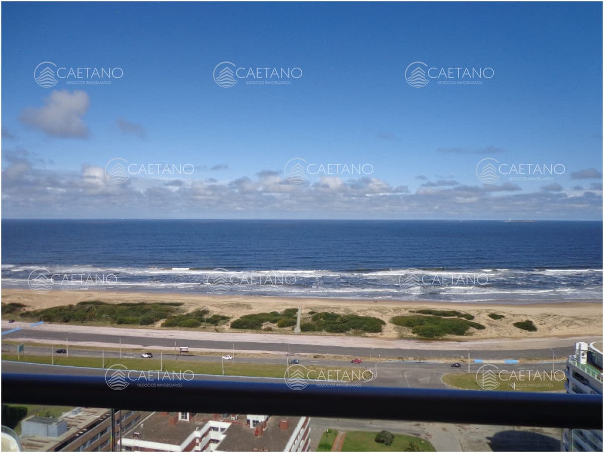 Apartamento en Brava, 3 dormitorios *