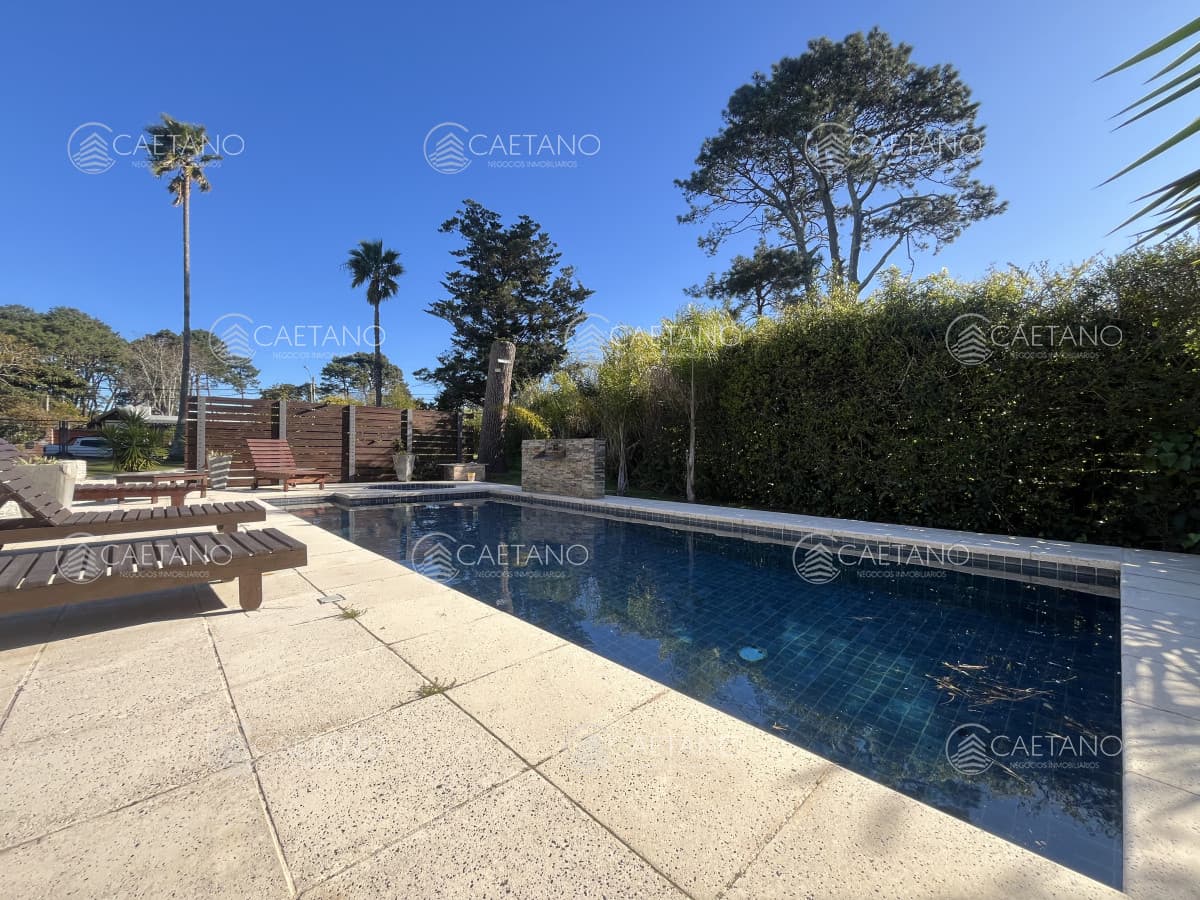 Venta Casa Punta del Este 4 dormitorios en Barrio Marly Punta del Este con piscina — foto 2