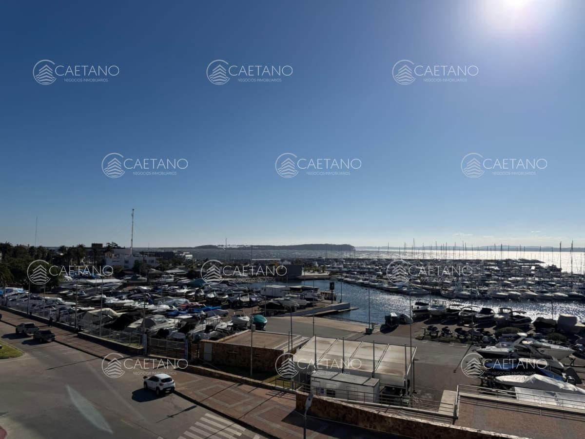 FRENTE AL PUERTO CON BARBACOA PROPIA — foto 2