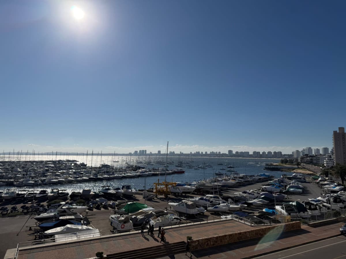 FRENTE AL PUERTO CON BARBACOA PROPIA