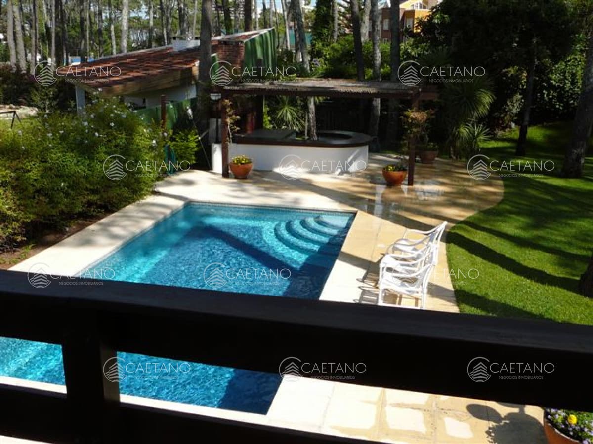 Casa en Punta del Este, Mansa, a poca distancia del mar — foto 3