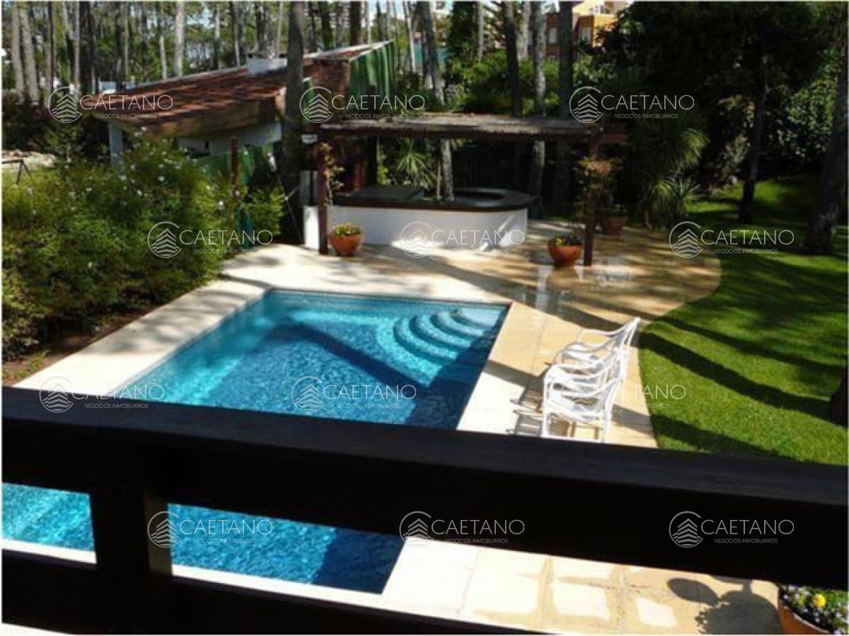 Casa en Punta del Este, Mansa, a poca distancia del mar — foto 2