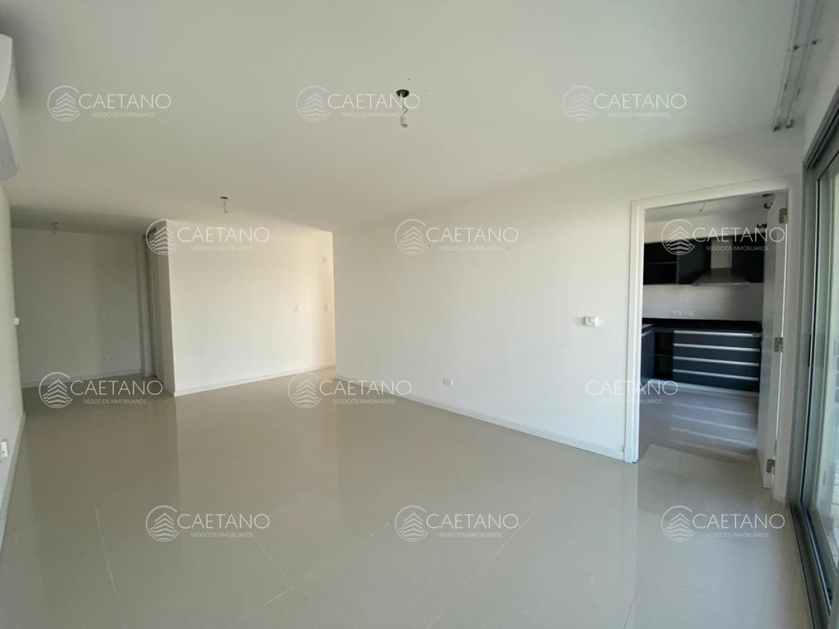 Apartamento en venta en excelente estado. Torre nueva con servicios a pasos de la Playa — foto 2