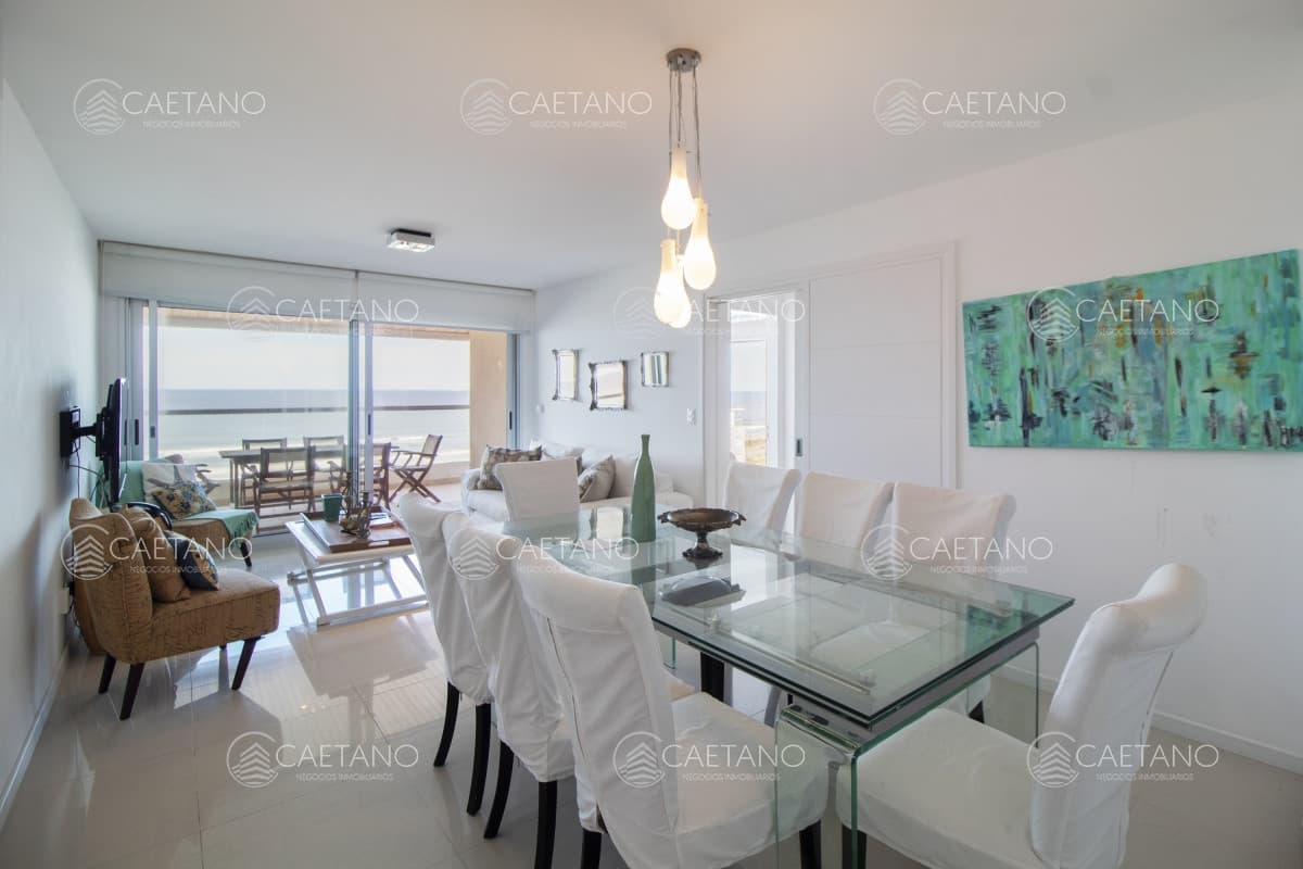 Excelente Apartamento de Tres Dormitorios con Vista a Playa Brava — foto 2