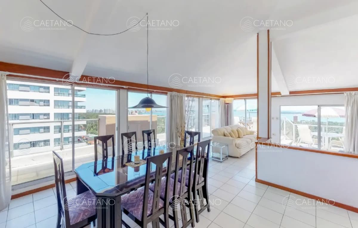 Penthouse en venta Playa Mansa - Tres Dormitorios con vista al Mar — foto 3
