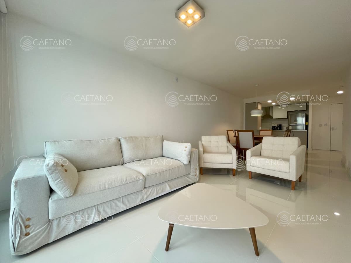 Apartamento de dos dormitorios en alquiler anual, Punta del Este