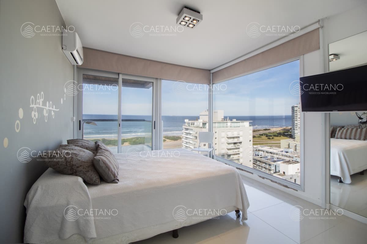 Excelente Apartamento de Tres Dormitorios con Vista a Playa Brava — foto 3