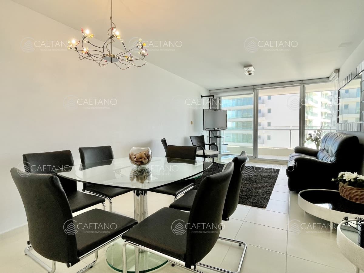 Apartamento de Dos dormitorios en Venta en Playa Mansa, Punta del Este — foto 2