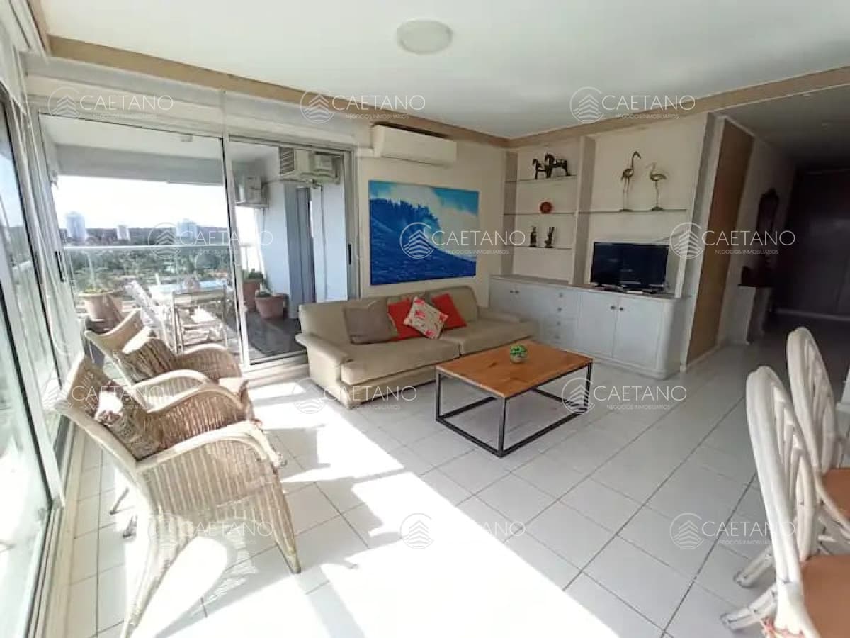 Venta y alquiler anual de excelente apartamento de 2 dormitorios - Playa Mansa — foto 3