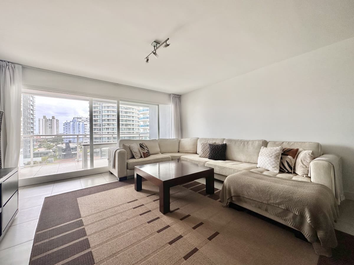 Apartamento Tres Dormitorios en Alquiler Avda. Chiverta