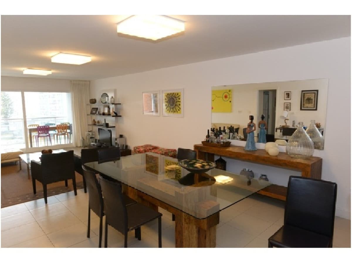 Lindo apartamento de 3 dormitorios a metros de Playa Mansa y Brava!