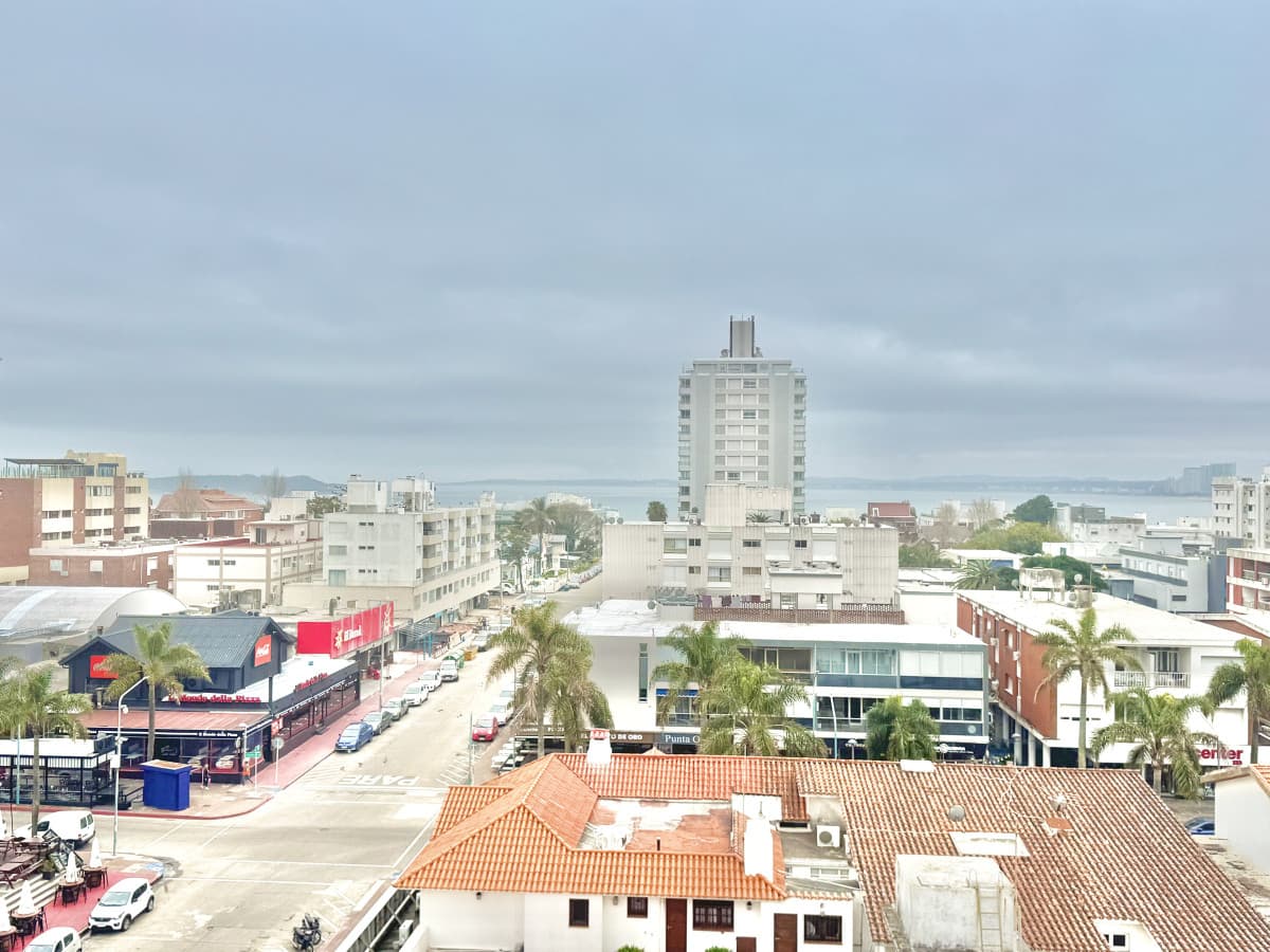 Venta apartamento 1 dormitorio y medio. Península, Punta del Este.