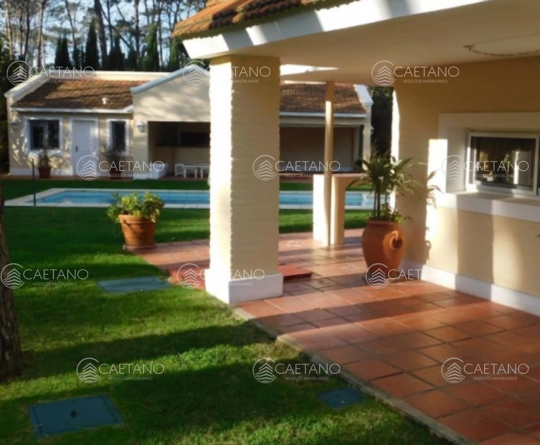 Linda casa en alquiler temporal con buena ubicacion a doscientos metros de la Playa — foto 2