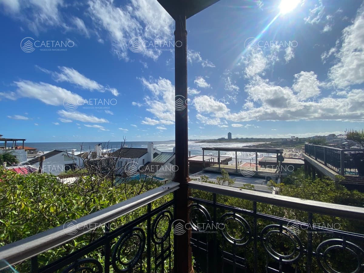 Casa en Venta Frente al Mar Ocho Dormitorios + Dependencia de Servicio - La Barra — foto 2