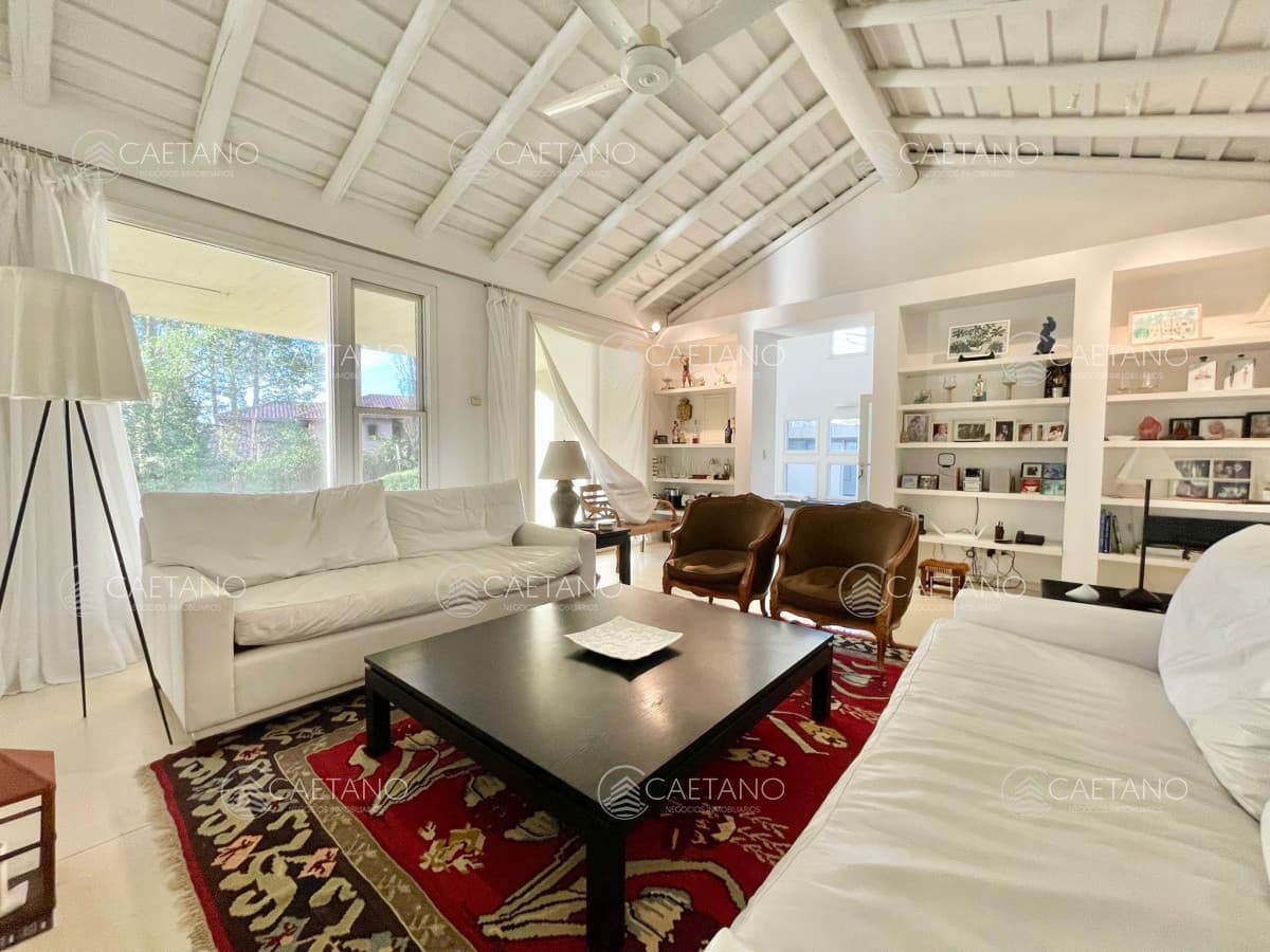 Laguna Blanca Barrio Privado Casa Grande en Venta