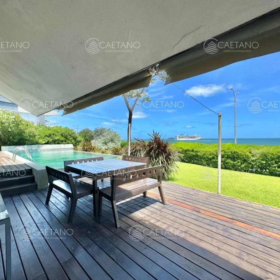 Casa en Venta Playa Mansa Frente al Mar Cuatro Dormitorios — foto 2