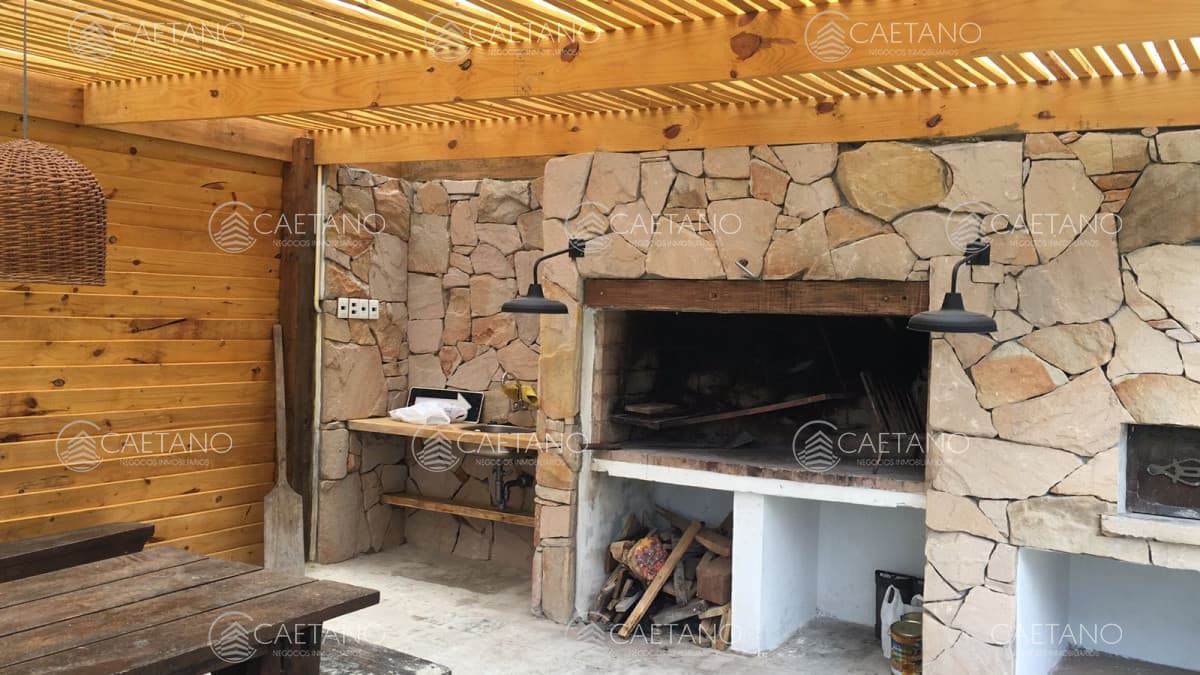 Casa en Venta con 6 dormitorios, piscina y barbacoa en Pinares — foto 2