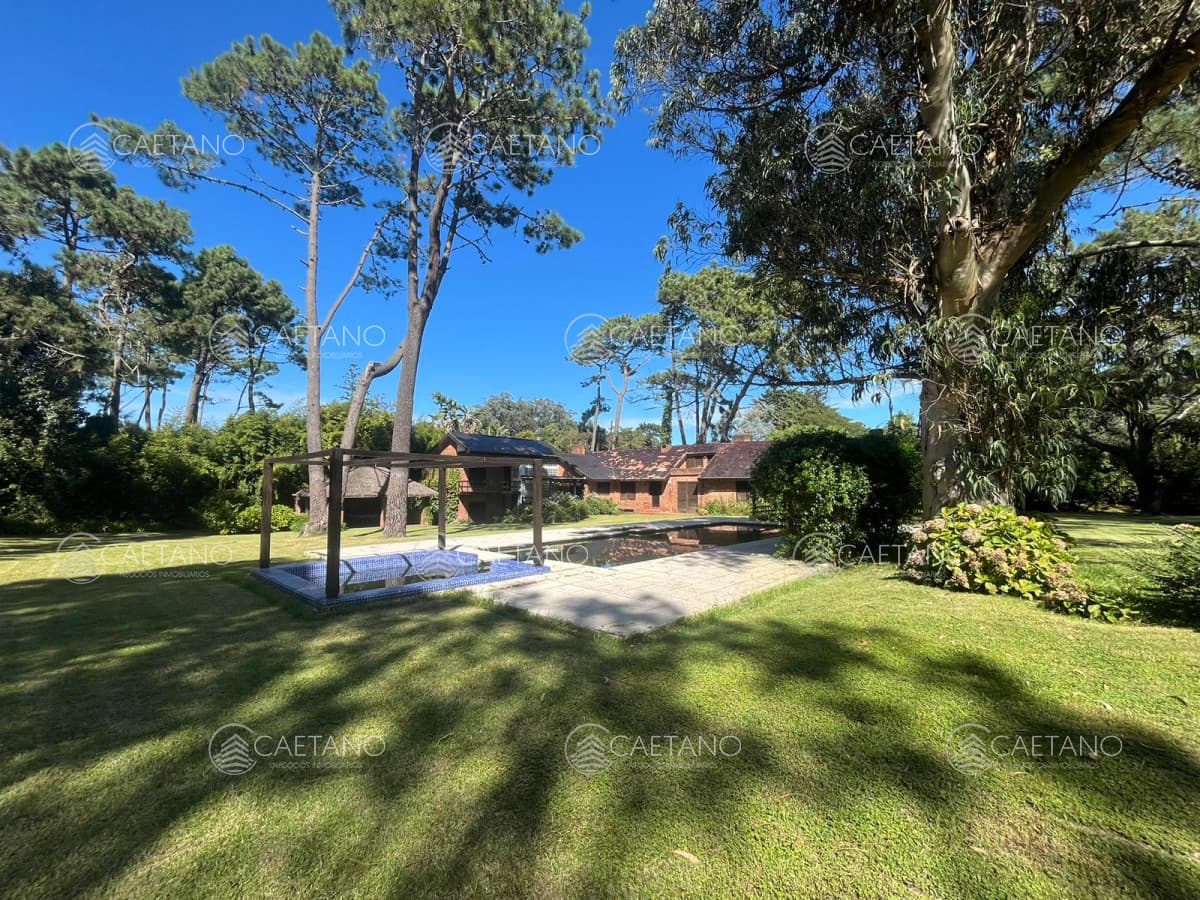 Venta de Espectacular casa en Barrio Golf
