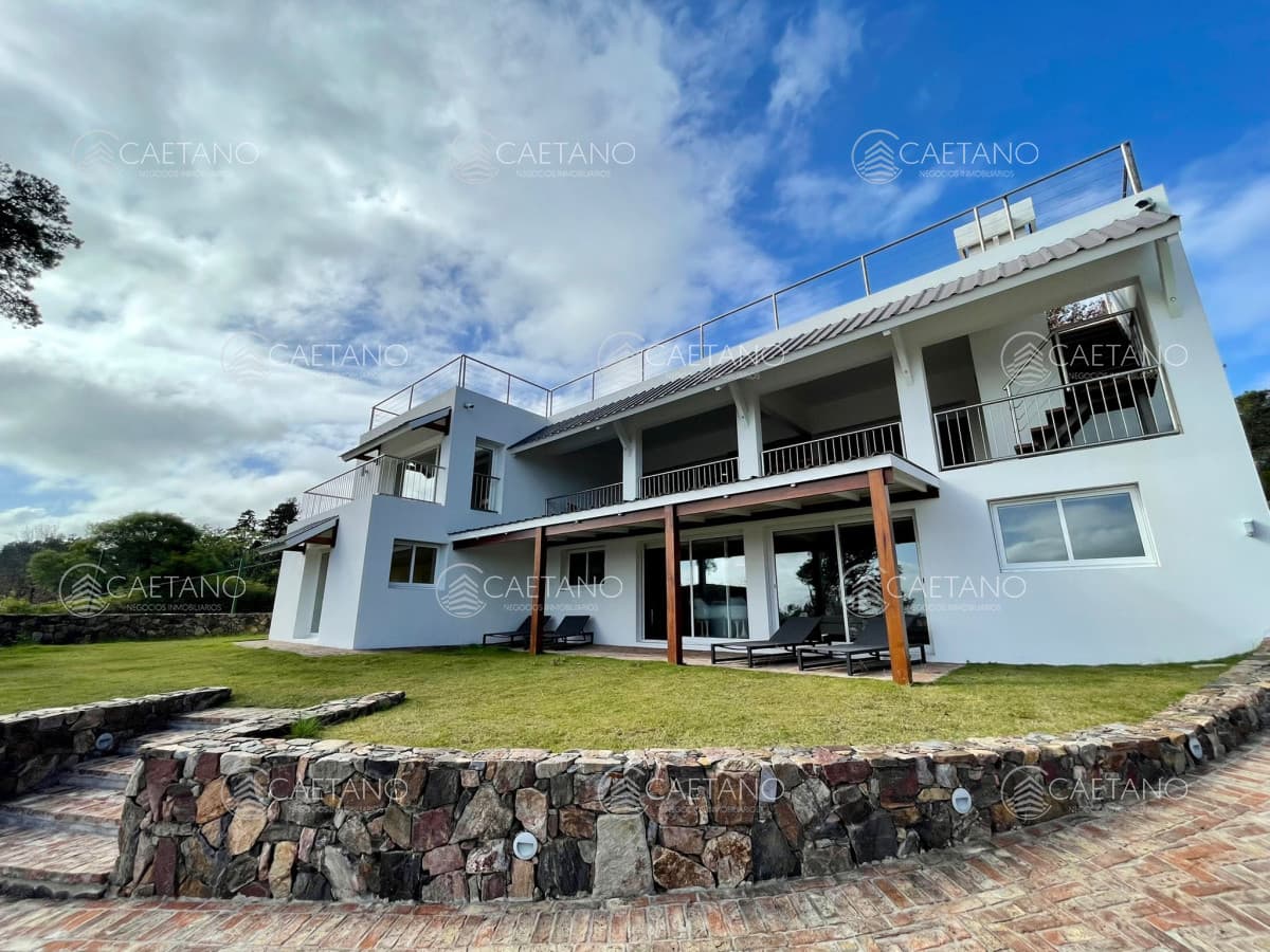Casa a estrenar 4 dormitorios excelente vista Punta Ballena Punta del Este — foto 2