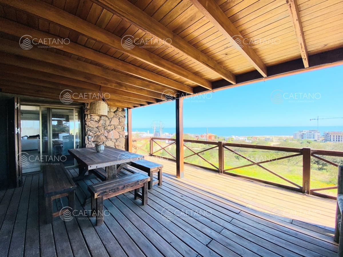 Casa de cuatro dormitorios barbacoa y piscina en Venta — foto 2