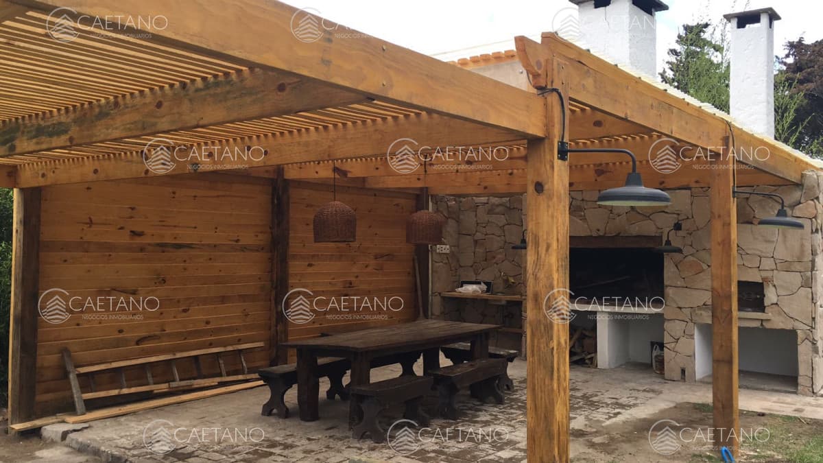 Casa en Venta con 6 dormitorios, piscina y barbacoa en Pinares — foto 3