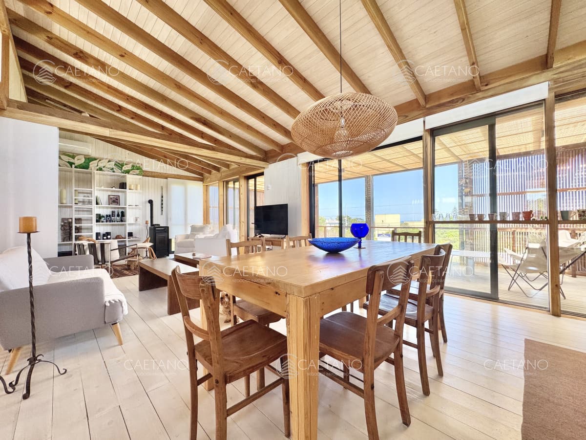 Casa en Venta y Alquiler Tres Dormitorios Frente al Mar — foto 2