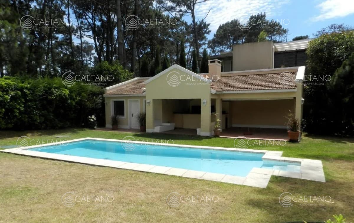 Linda casa en alquiler temporal con buena ubicacion a doscientos metros de la Playa