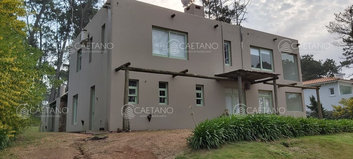 Casa en Alquiler Laguna Blanca Manantiales Punta del Este cuatro Dormitorios — foto 2