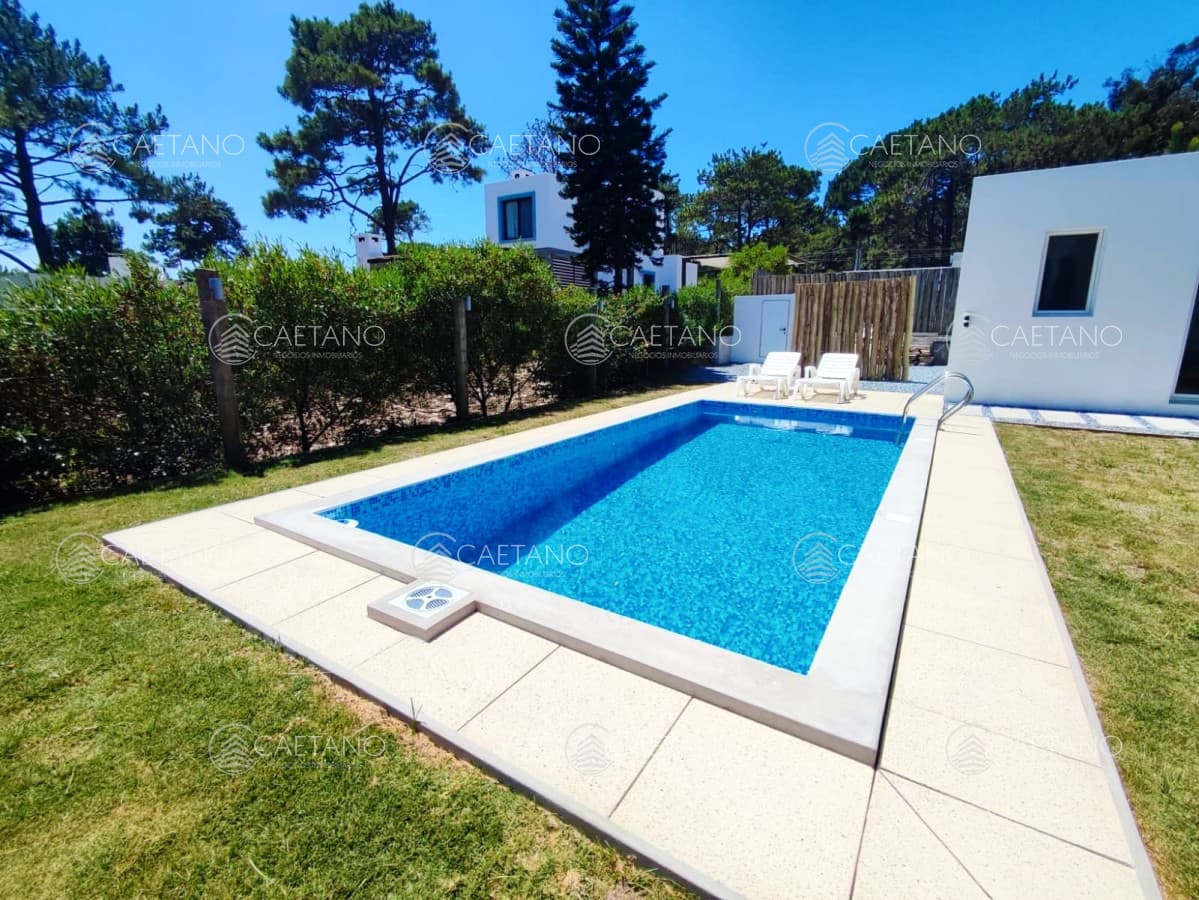 Casa en venta en La Barra con piscina y parrillero — foto 3