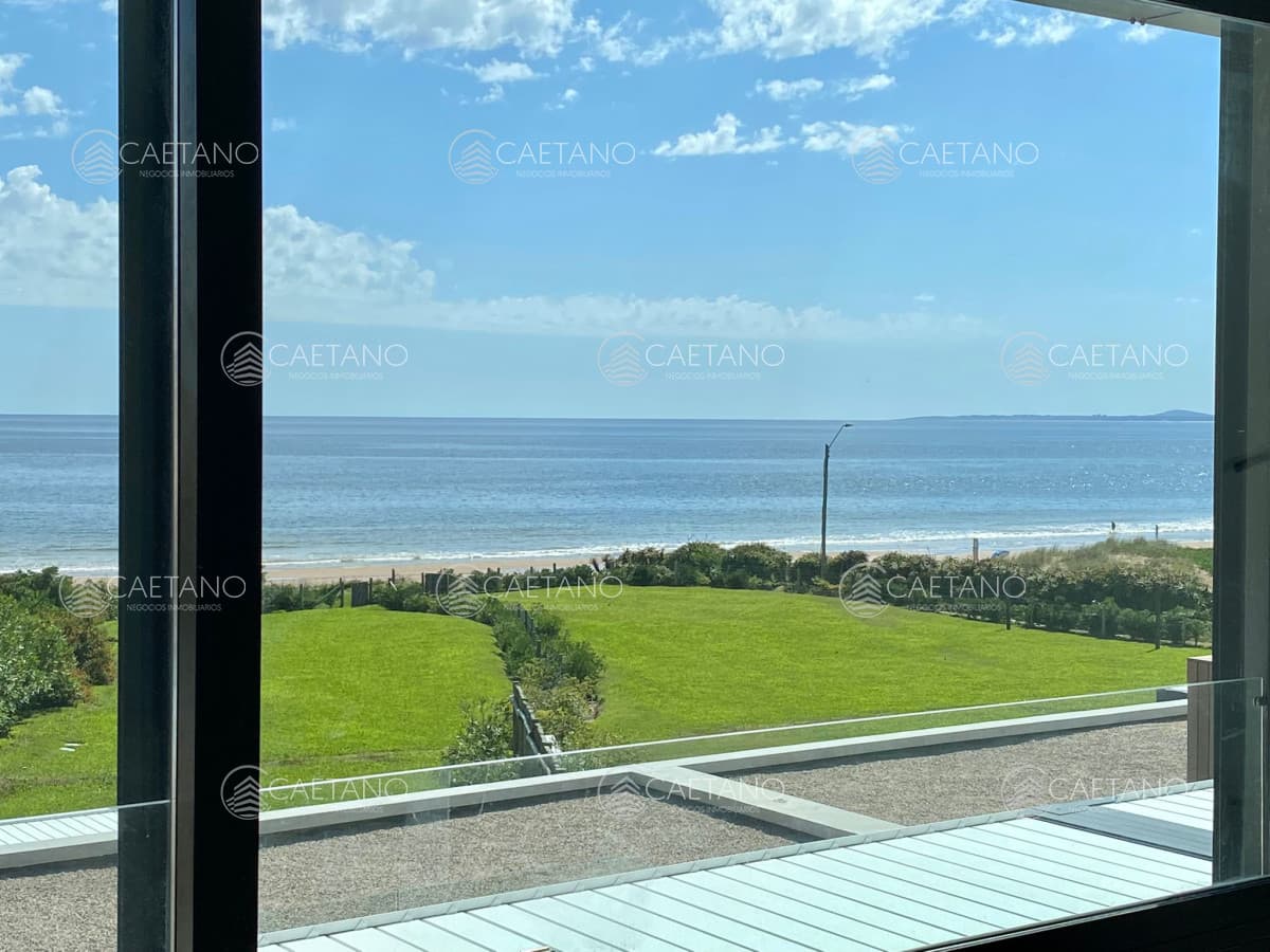 Casa de tres dormitorios en frente al Mar en venta, Punta Ballena — foto 3