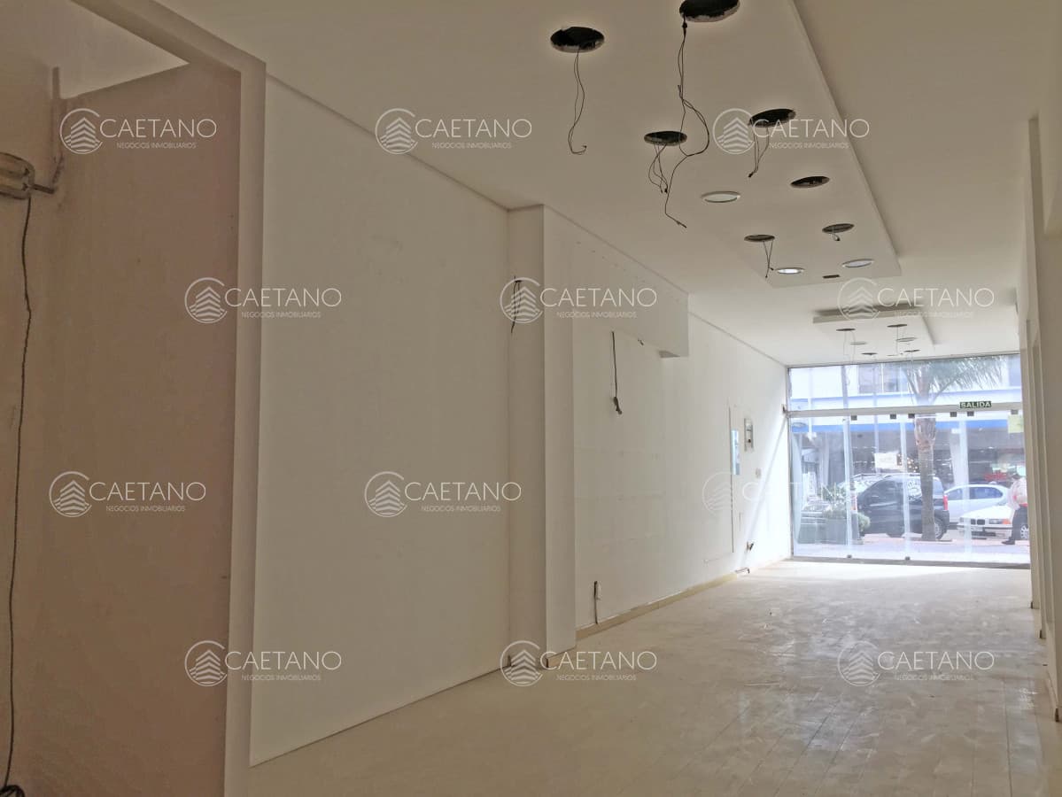 Local en Punta del Este - Venta y Alquiler — foto 2